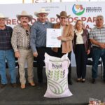 Entrega gobernador apoyos en Nochistlán