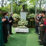 Rinden homenaje a Ramón López Velarde, con ofrenda floral, en la Ciudad de México