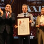 Recibe  Víctor Manuel Mendiola Premio Iberoamericano “Ramón López Velarde” 2026